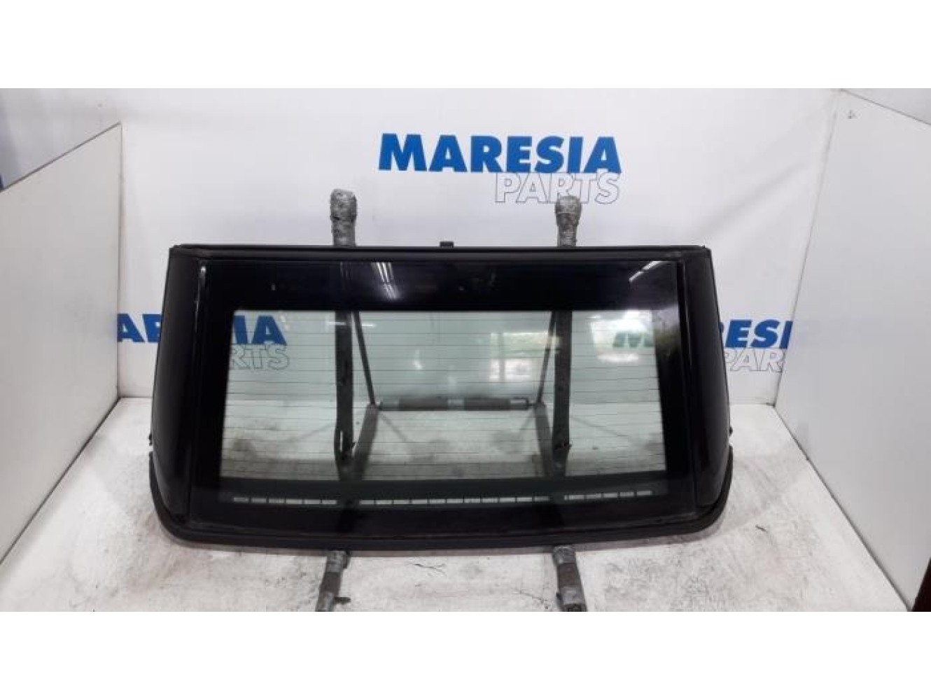 Peugeot - 207 - Rear window