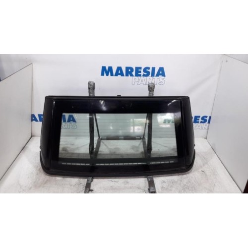 Peugeot - 207 - Rear window