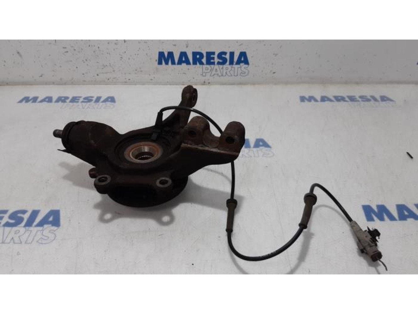 Peugeot - 307 - Achsschenkel links vorne