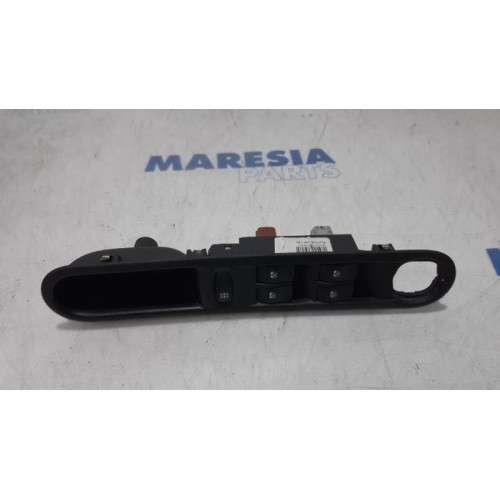 Renault - Espace - Multi-functional window switch