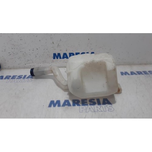 Fiat - Punto Evo - Front windscreen washer reservoir