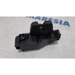 Peugeot - 307 - Tailgate lock mechanism