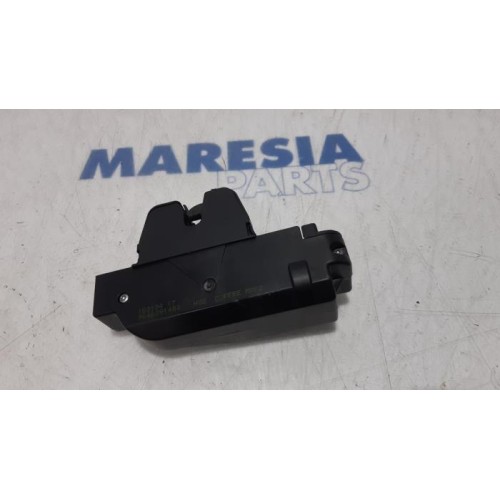 Peugeot - 307 - Tailgate lock mechanism