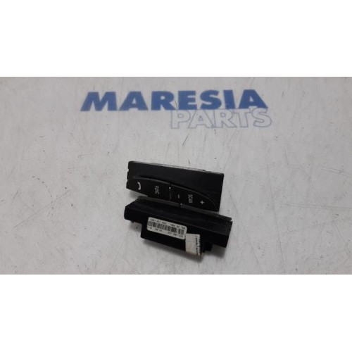 Lancia - Thesis - Steering wheel mounted radio control