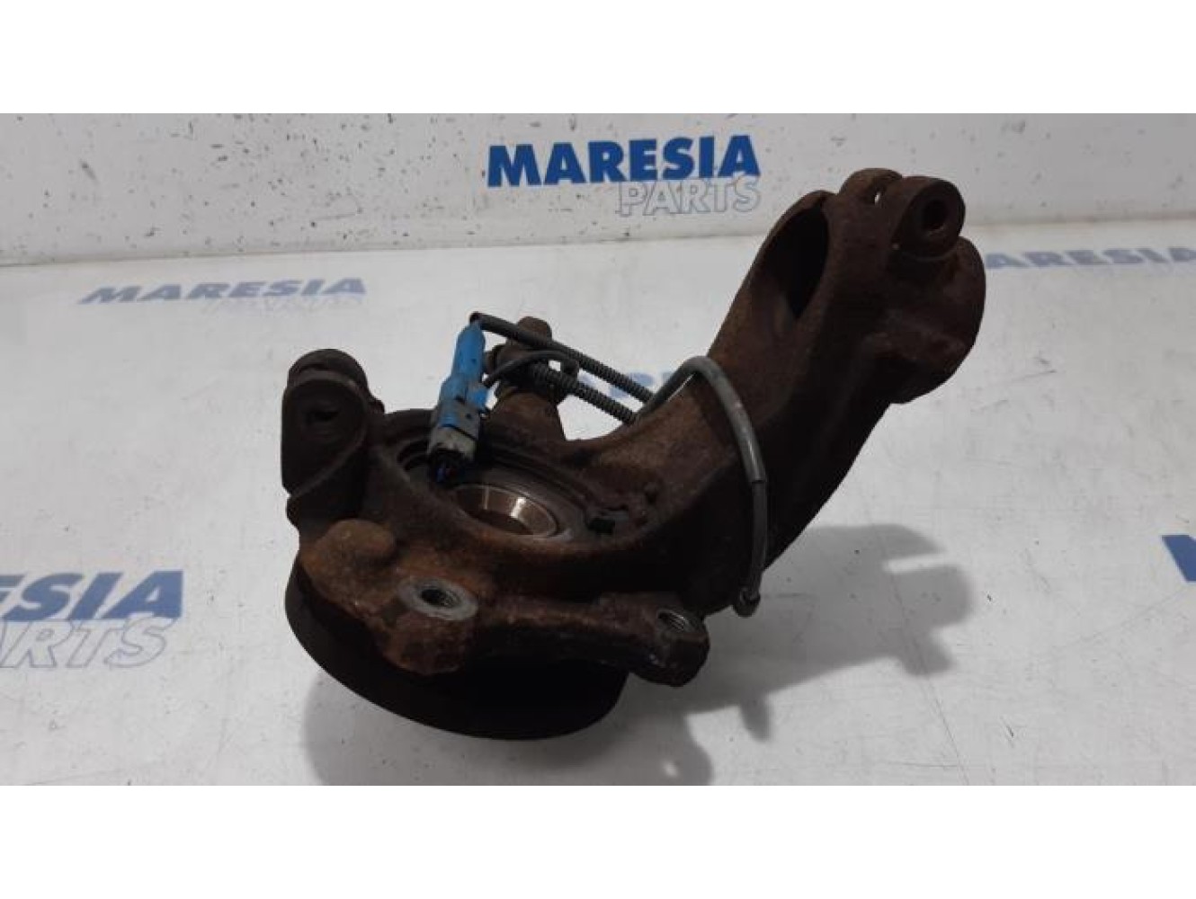 Peugeot - 207 - Fusee links-voor
