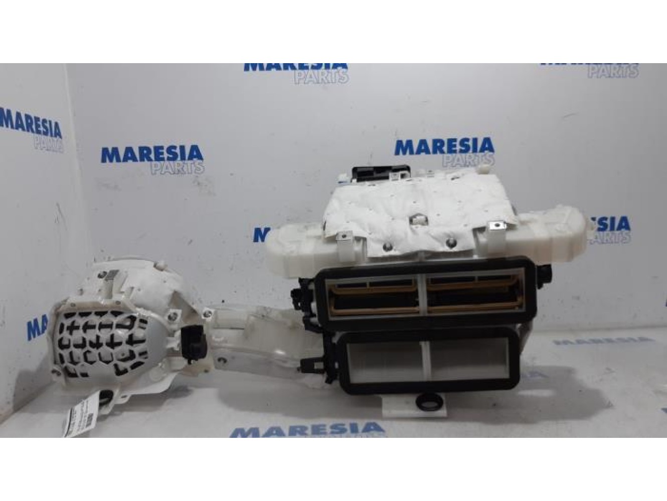 Citroen - C4 Picasso - Heater housing