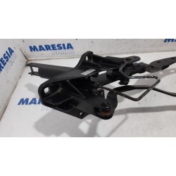 Peugeot - 207 - Convertible top hinge