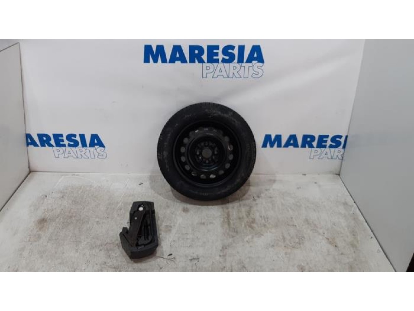 Peugeot - 107 - Krikset + reservewiel