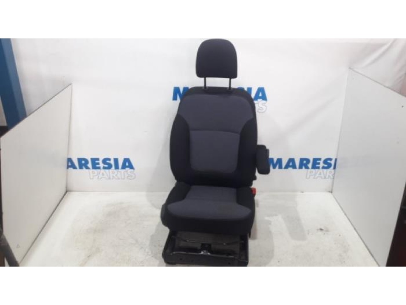 Opel - Vivaro - Seat, right
