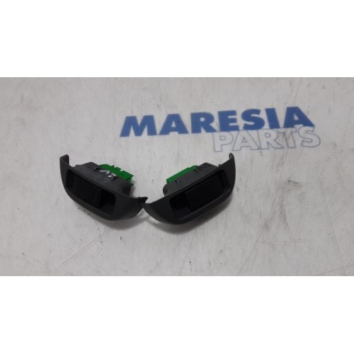 Peugeot - 107 - Multi-functional window switch