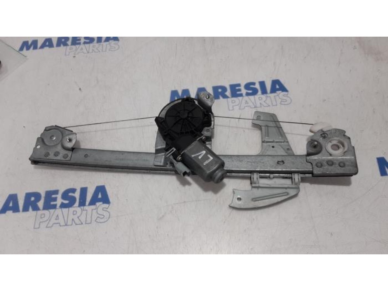 Peugeot - 107 - Fenstermechanik 4-türig links vorne