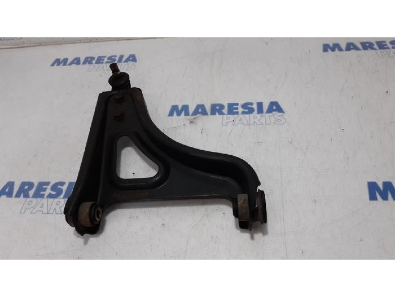 Renault - Twingo - Front lower wishbone, right