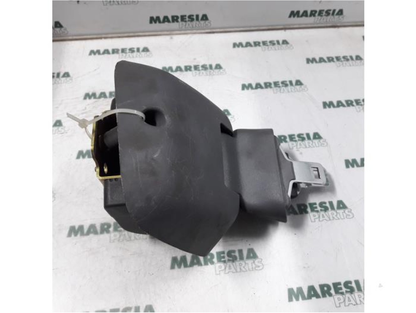 Renault - Megane - Rear seatbelt, centre