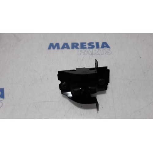 Citroen - Berlingo - Tailgate lock mechanism
