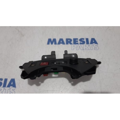 Citroen - Berlingo - Multi-functional window switch