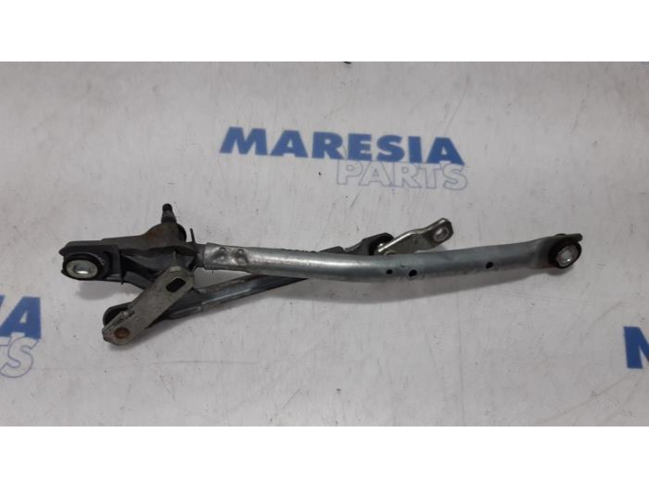 Peugeot - 107 - Wiper mechanism