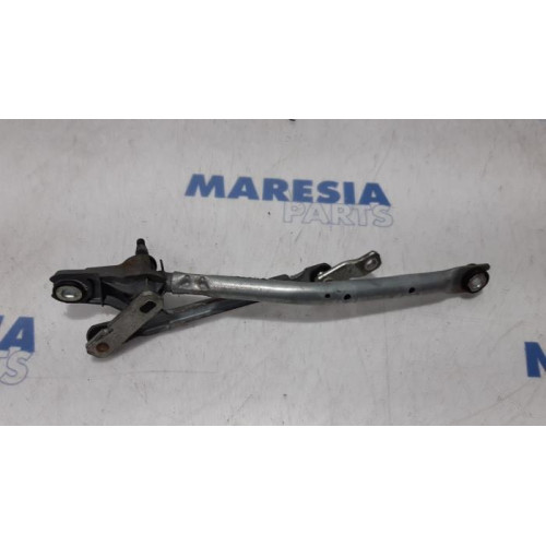 Peugeot - 107 - Wiper mechanism