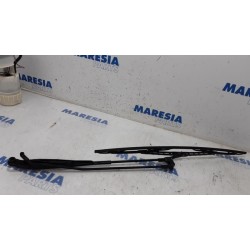 Peugeot - 107 - Front wiper arm