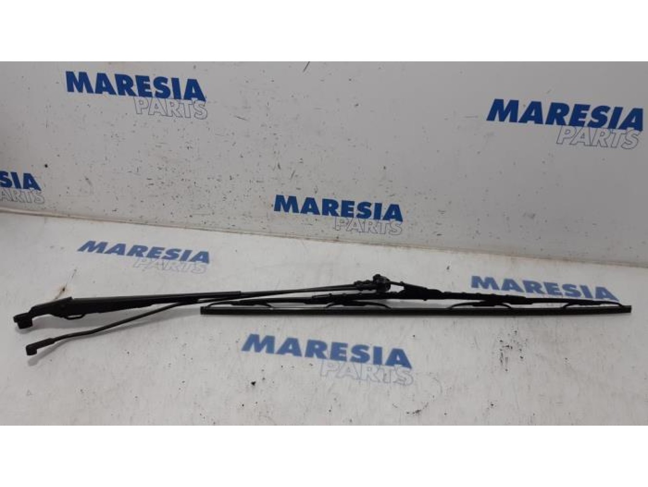 Peugeot - 107 - Front wiper arm