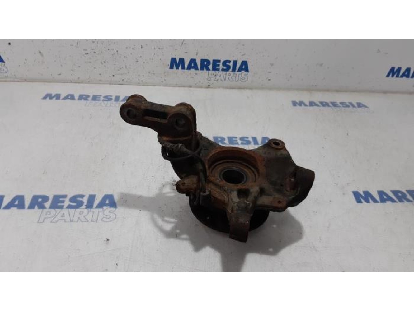 Renault - Megane - Fusee links-voor
