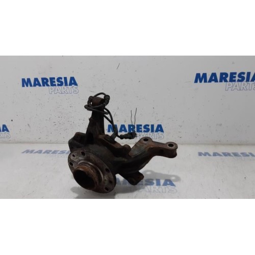 Renault - Megane - Knuckle, front right