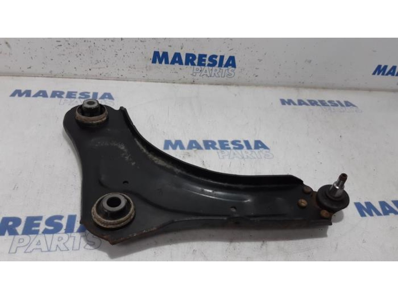 Renault - Megane - Front lower wishbone, left