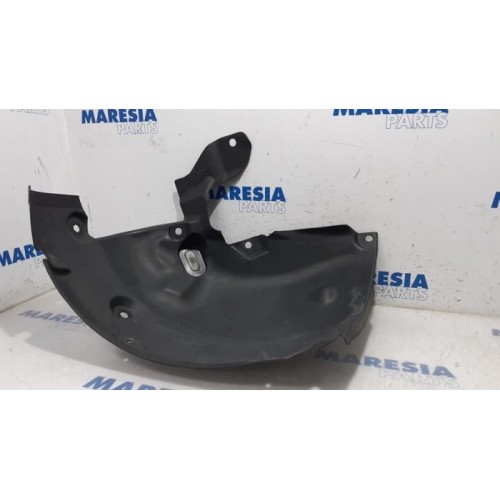 Renault - Megane - Wheel arch liner