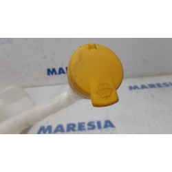 Renault - Megane - Front windscreen washer reservoir