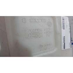 Renault - Megane - Front windscreen washer reservoir