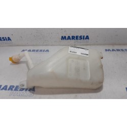 Renault - Megane - Front windscreen washer reservoir