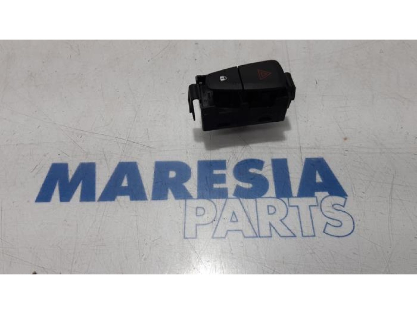 Renault - Megane - Panic lighting switch