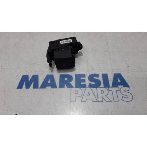 Renault - Megane - Parking brake switch