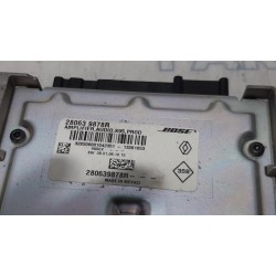 Renault - Megane - Radio versterker