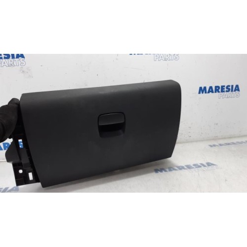 Opel - Vivaro - Glovebox