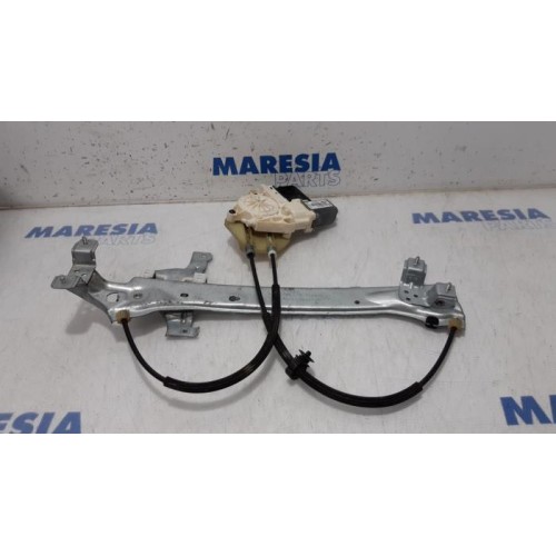 Renault - Megane - Rear door window mechanism 4-door, right