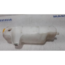 Renault - Twingo - Front windscreen washer reservoir