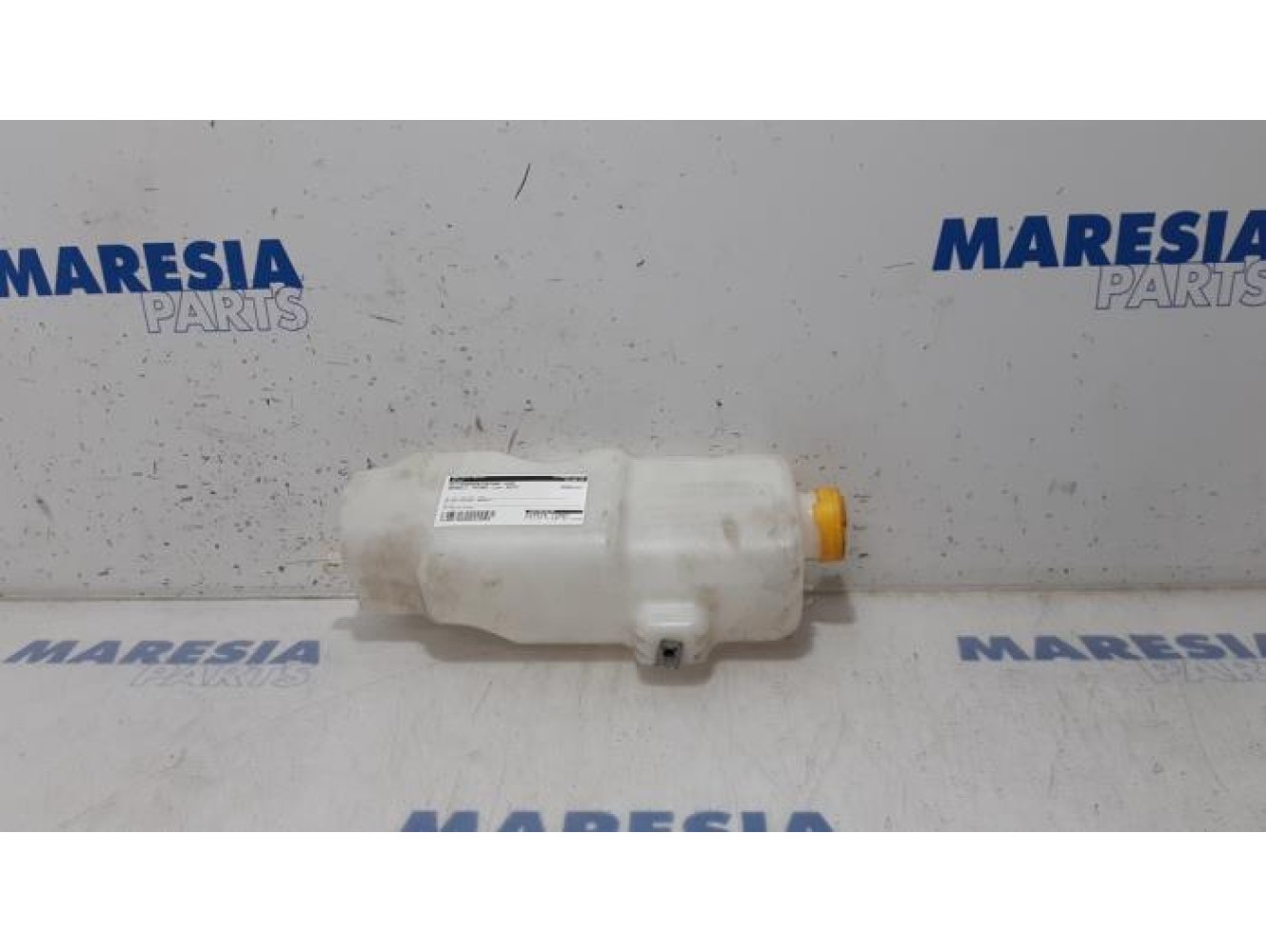 Renault - Twingo - Front windscreen washer reservoir