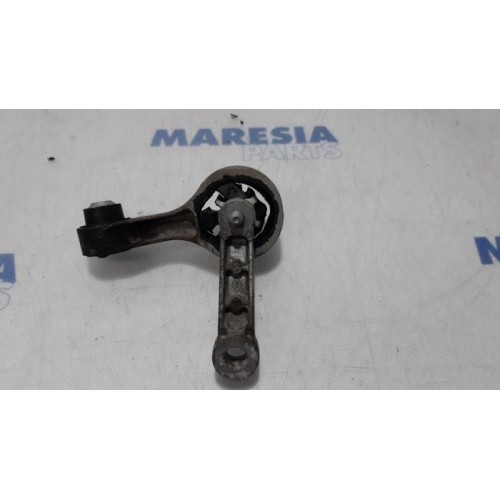 Opel - Vivaro - Engine mount