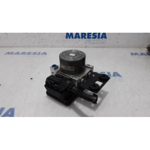 Opel - Vivaro - ABS pump