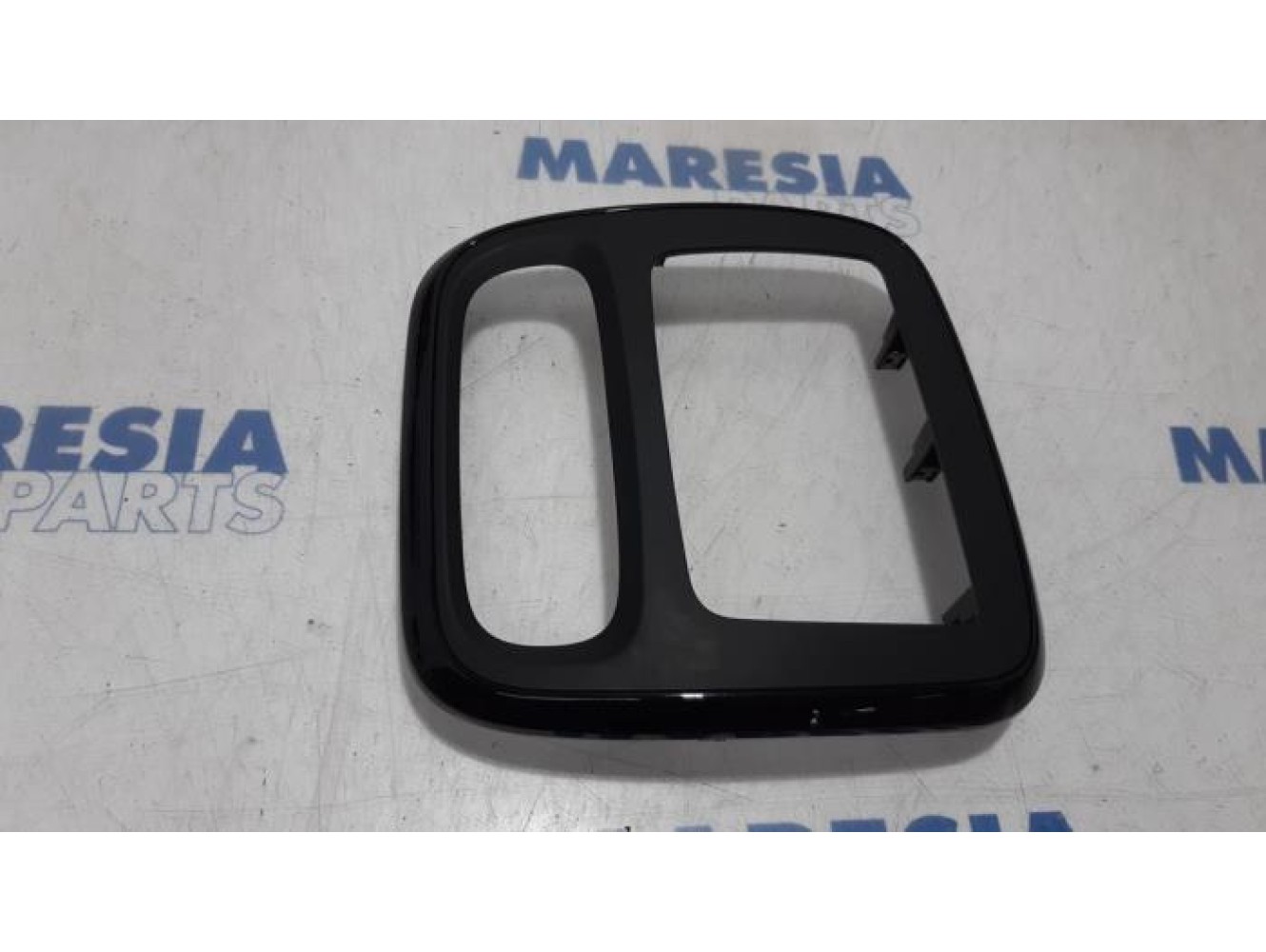 Opel - Vivaro - Radio omlijsting