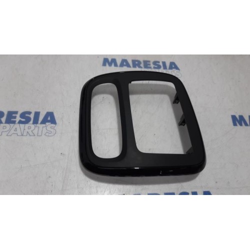 Opel - Vivaro - Radiotrim