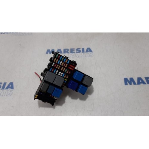 Opel - Vivaro - Fuse box