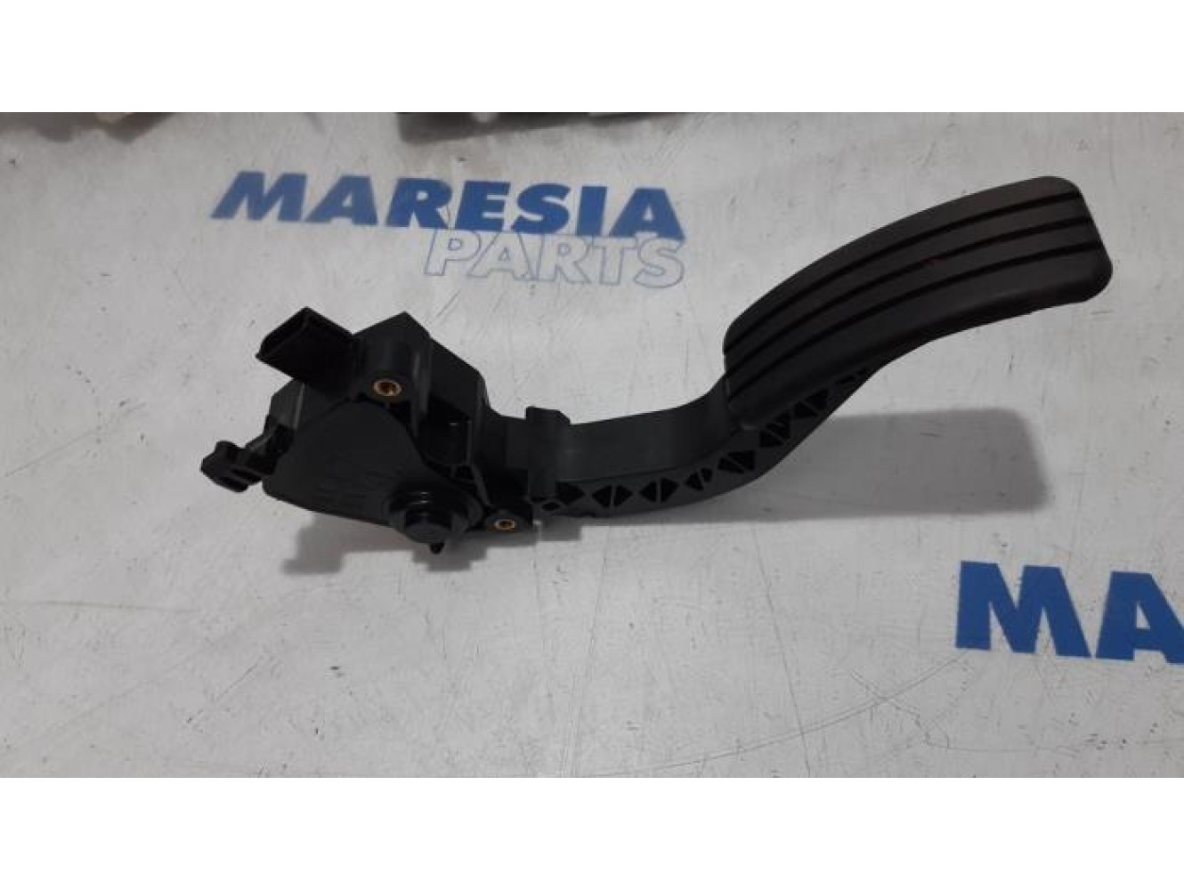 Opel - Vivaro - Throttle pedal position sensor