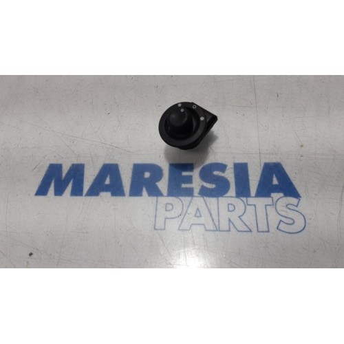 Opel - Vivaro - Mirror switch