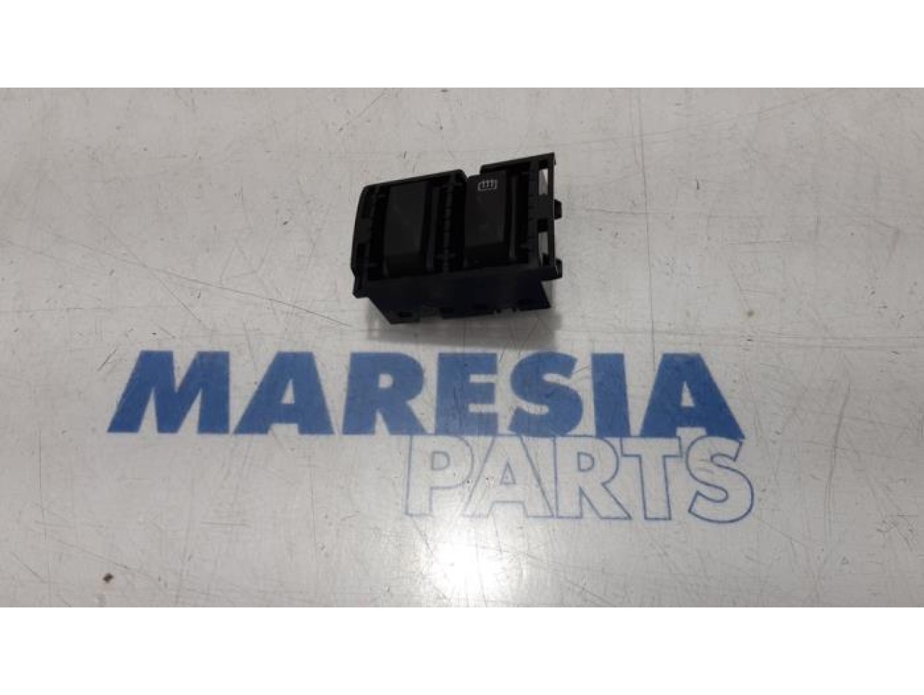 Opel - Vivaro - Rear window heating switch