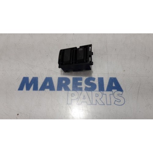 Opel - Vivaro - Rear window heating switch