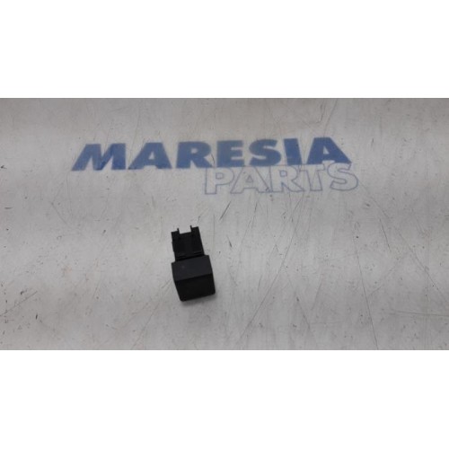 Opel - Vivaro - Switch