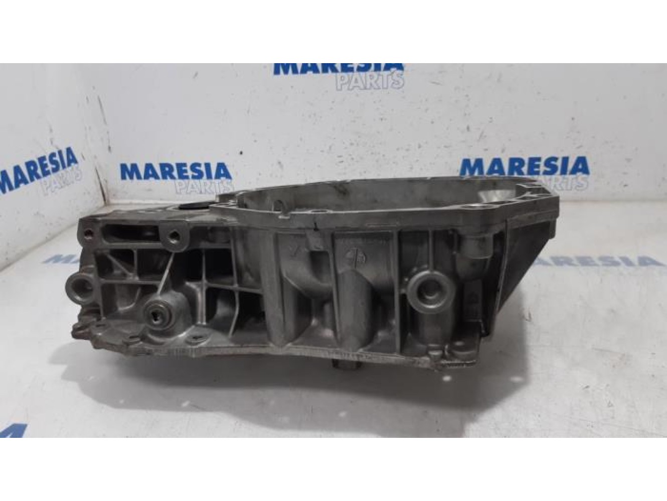 Renault - Clio - Gearbox casing