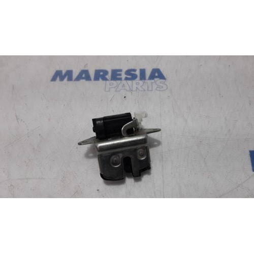 Fiat - Panda - Tailgate lock mechanism