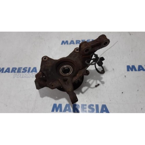 Renault - Grand Scenic - Knuckle, front right